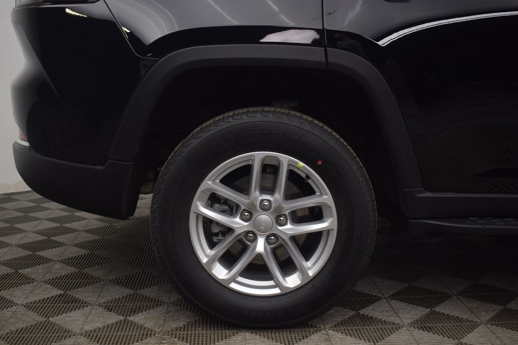 new 2026 Jeep Grand Cherokee car, priced at $37,883
