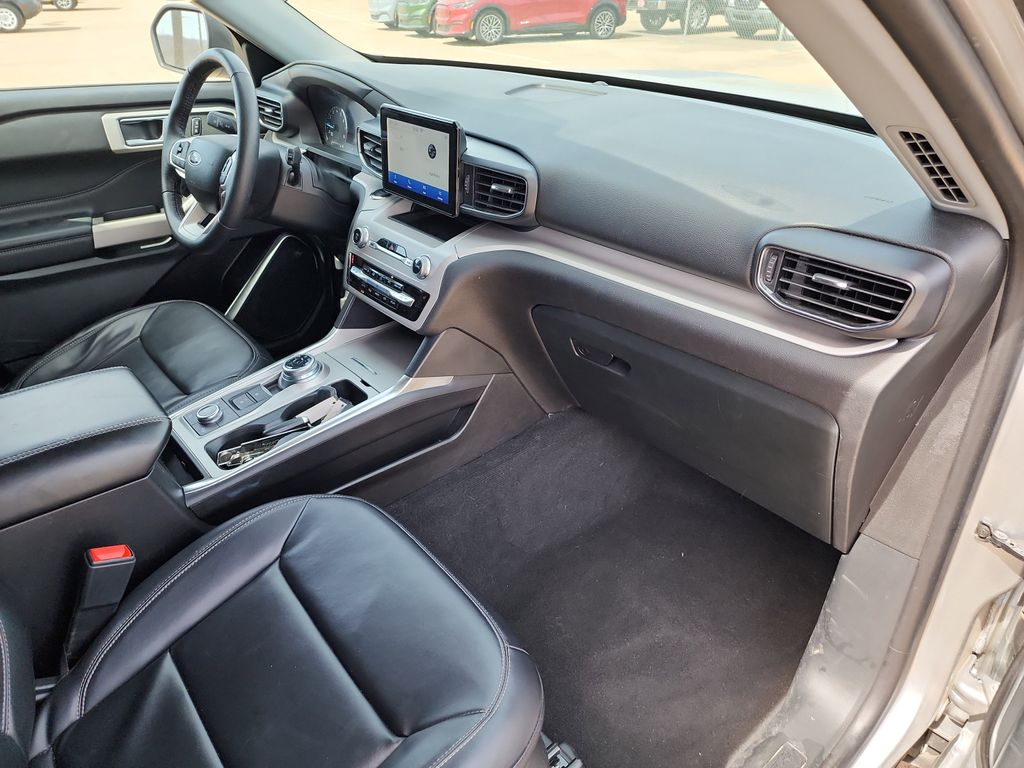 2023 Ford Explorer XLT photo