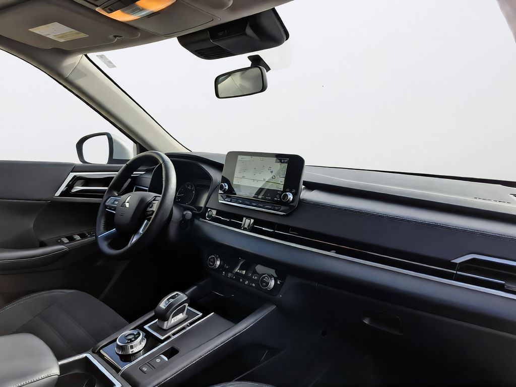 2023 Mitsubishi Outlander SE Silver at North Houston Mitsubishi