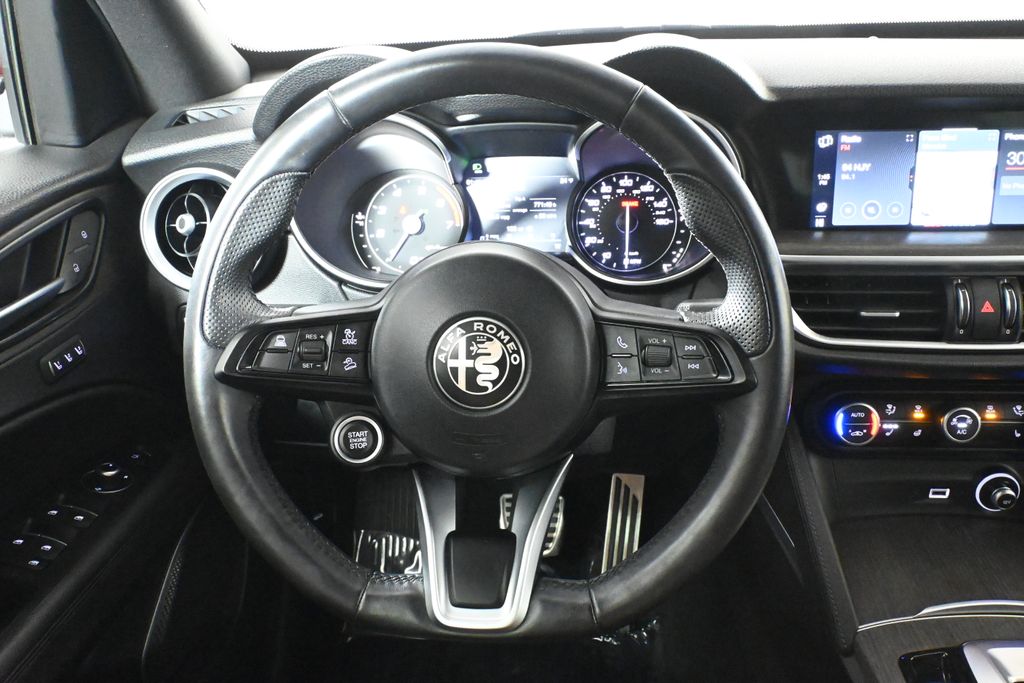 Thumbnail: 2022 Alfa Romeo Stelvio - 18