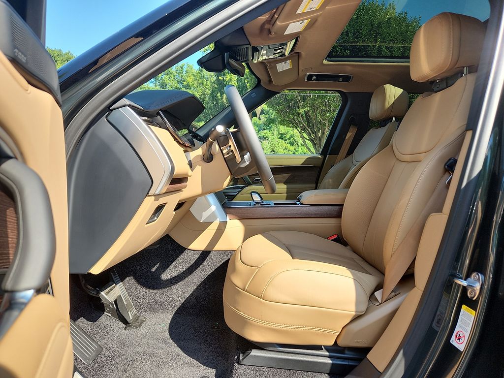 Thumbnail: 2026 Land Rover Range Rover - 6