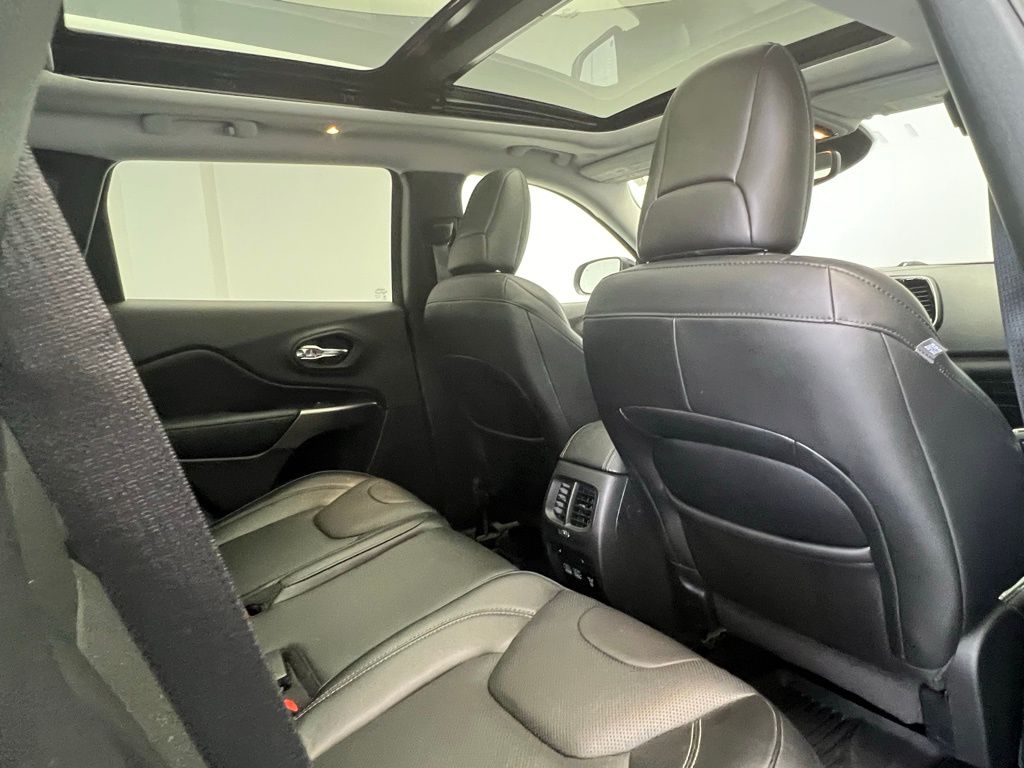 Thumbnail: 2021 Jeep Cherokee - 8