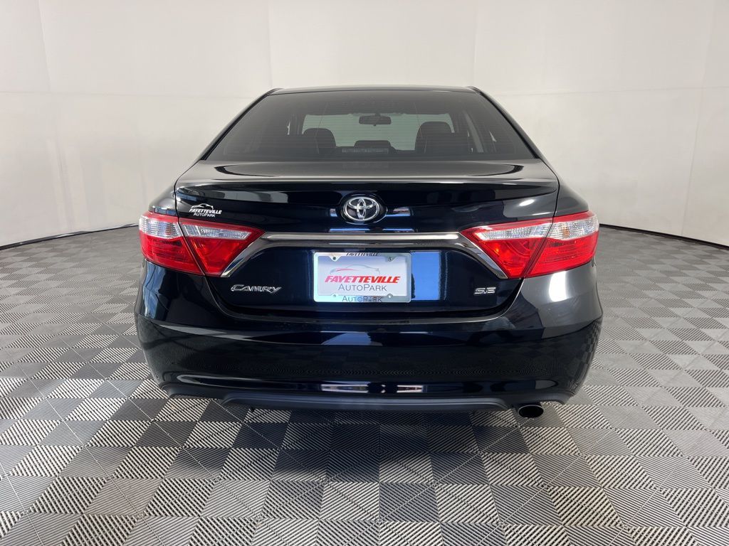 2017 Toyota Camry SE 8