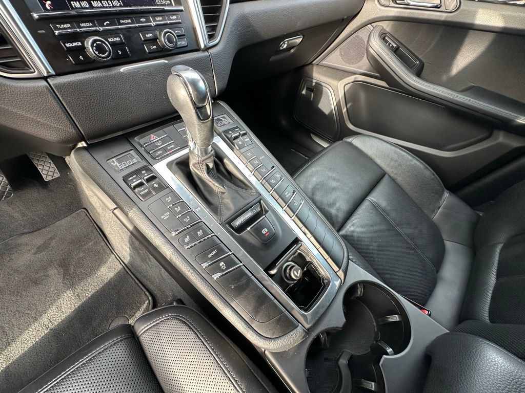 Thumbnail: 2016 Porsche Macan - 28