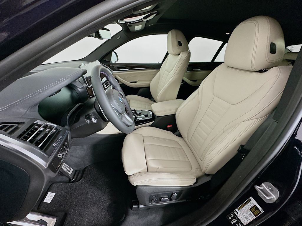 Thumbnail: 2025 BMW X4 - 16