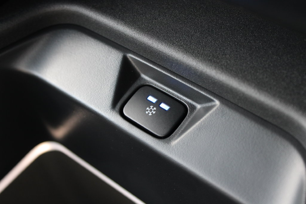 New 2026  Land Rover OCTA Black image 21