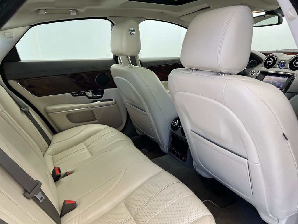 2012 Jaguar XJ Base 8