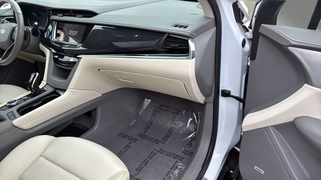 used 2022 Cadillac XT6 car, priced at $35,950