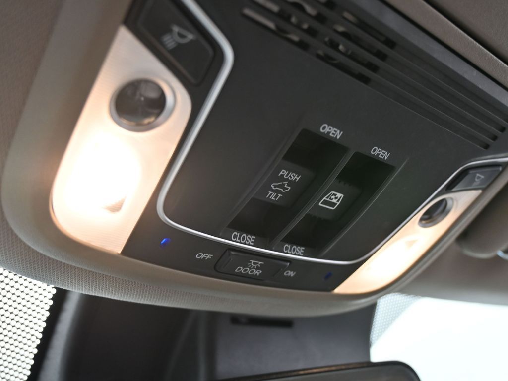 Used 2023 Platinum White Pearl Honda RTL image 27