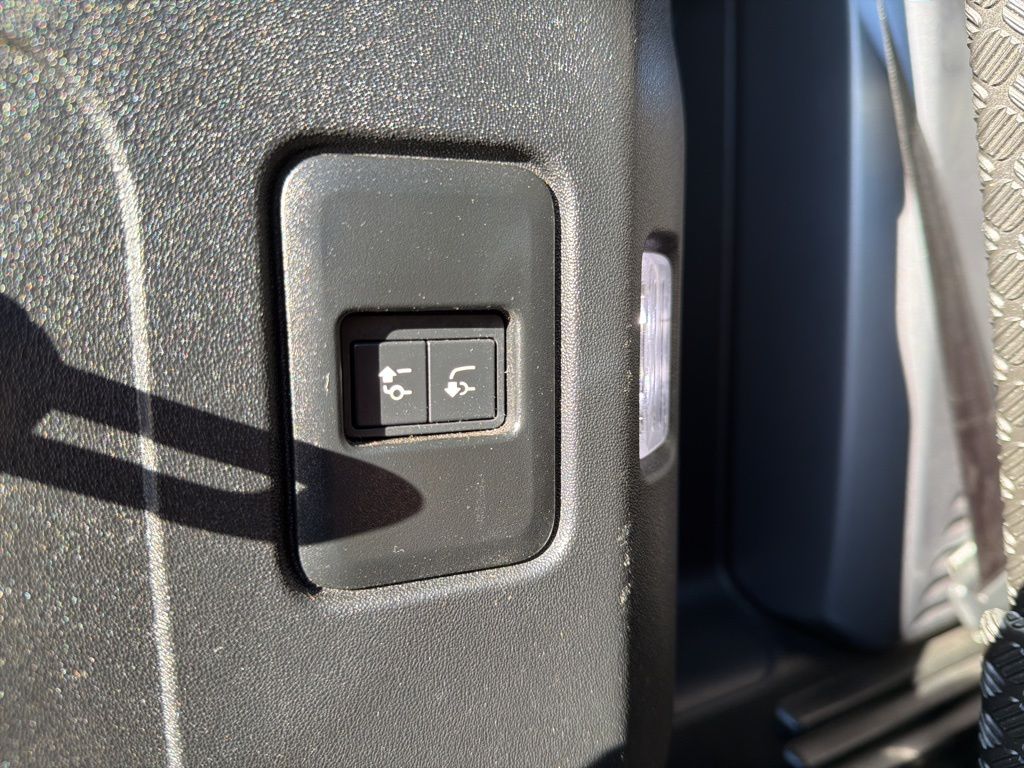 Thumbnail: 2021 Land Rover Defender - 24