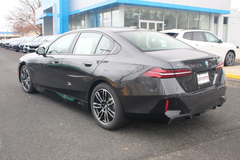 2026 BMW 5 Series 550e - Photo 6