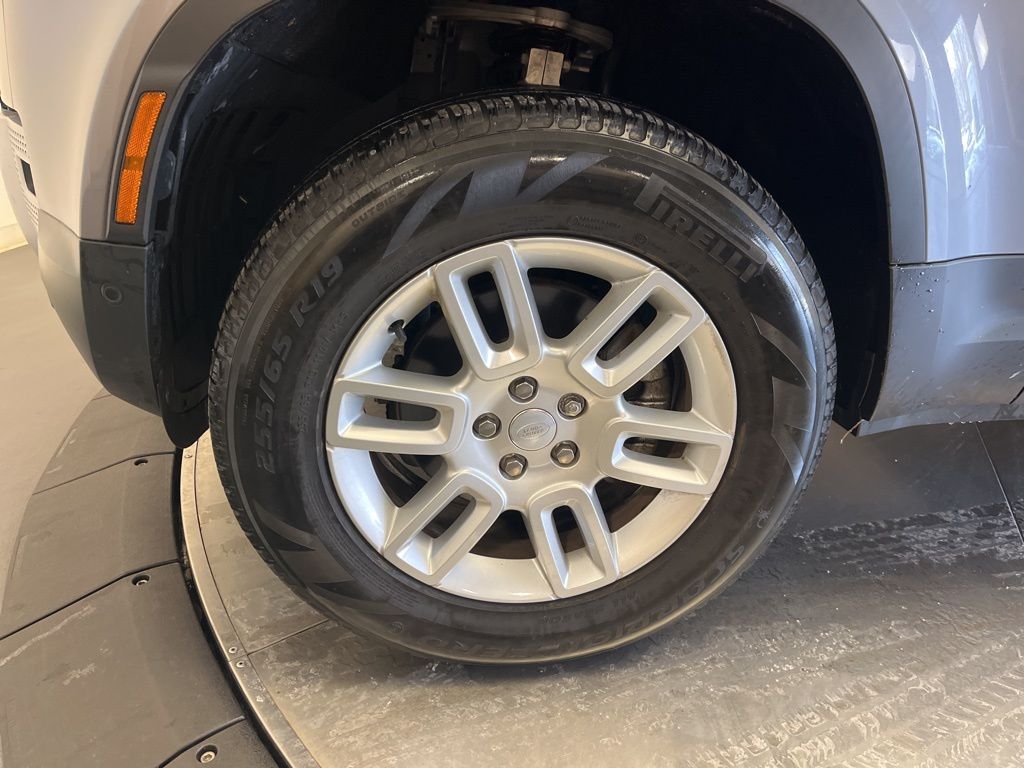 Thumbnail: 2024 Land Rover Defender - 10