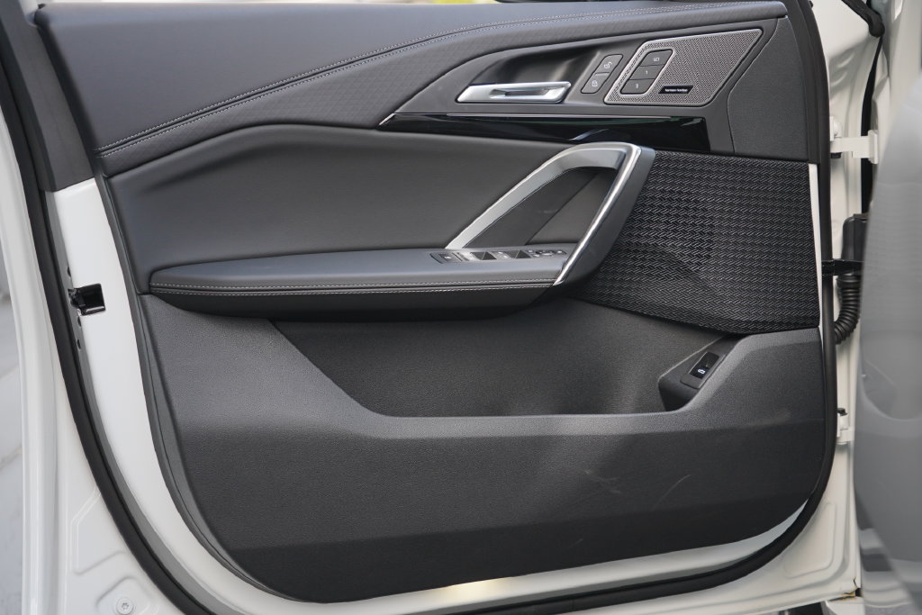 Thumbnail: 2027 BMW X2 - 10