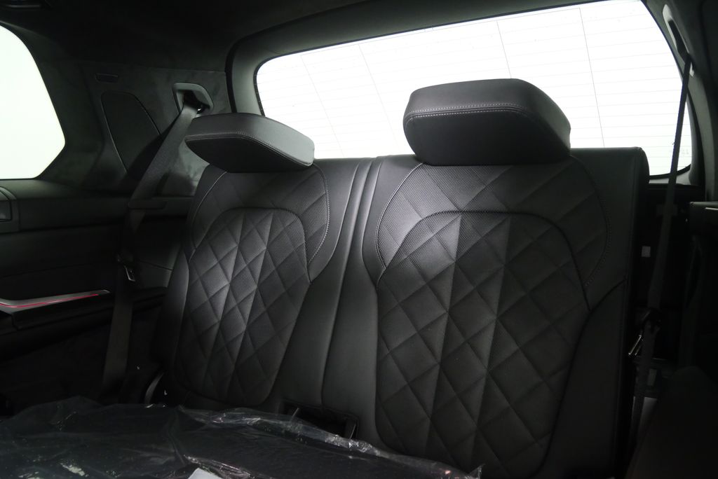 Thumbnail: 2026 BMW X7 - 17