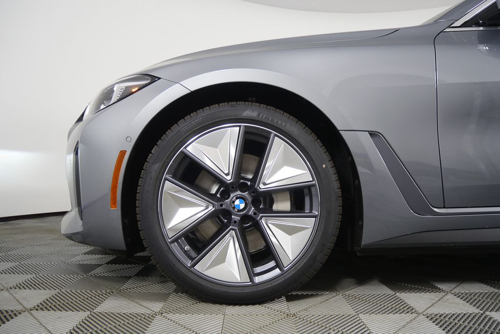 Thumbnail: 2026 BMW i4 - 7