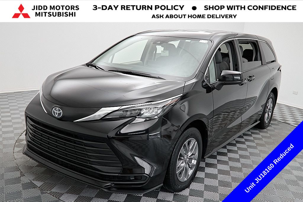 2024 Toyota Sienna LE 8-Passenger FWD