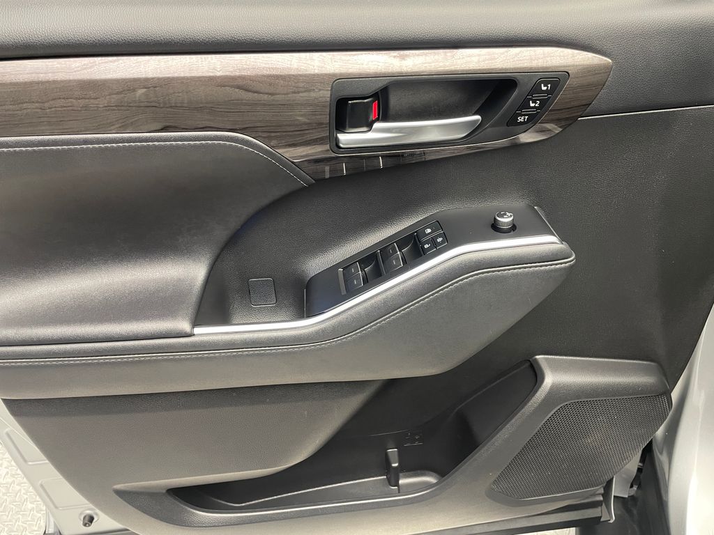 2021 Toyota Highlander Limited 9
