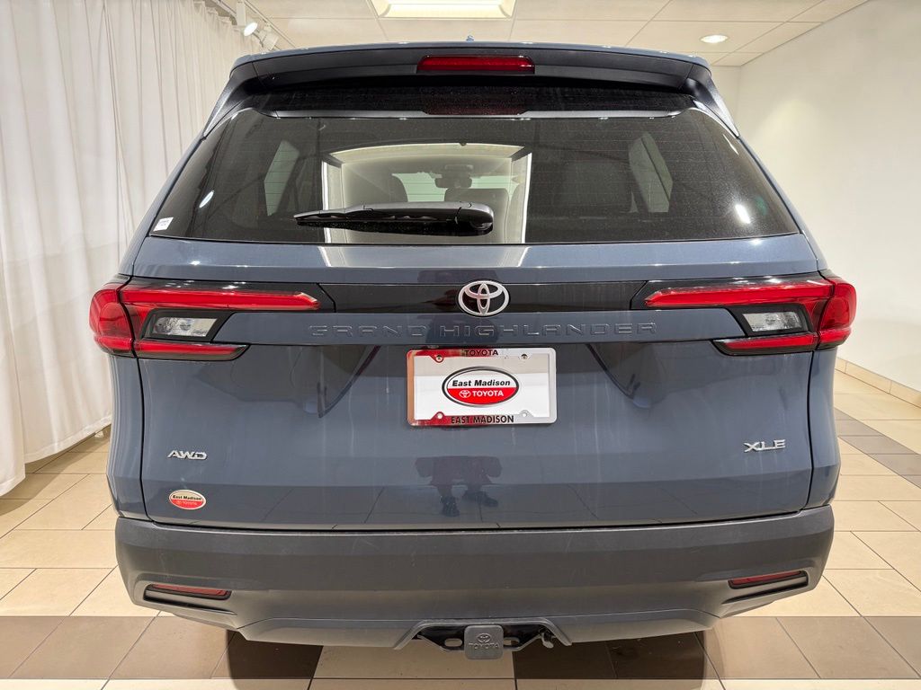 Thumbnail: 2024 Toyota Grand Highlander - 4