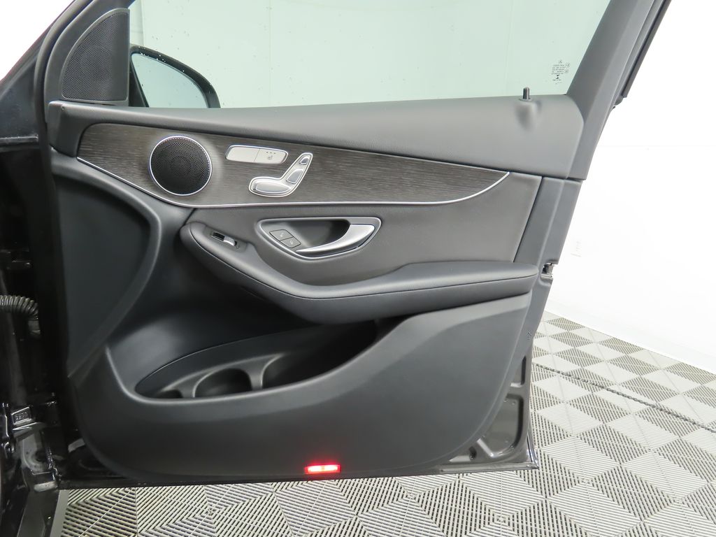 Thumbnail: 2022 Mercedes-Benz GLC - 25