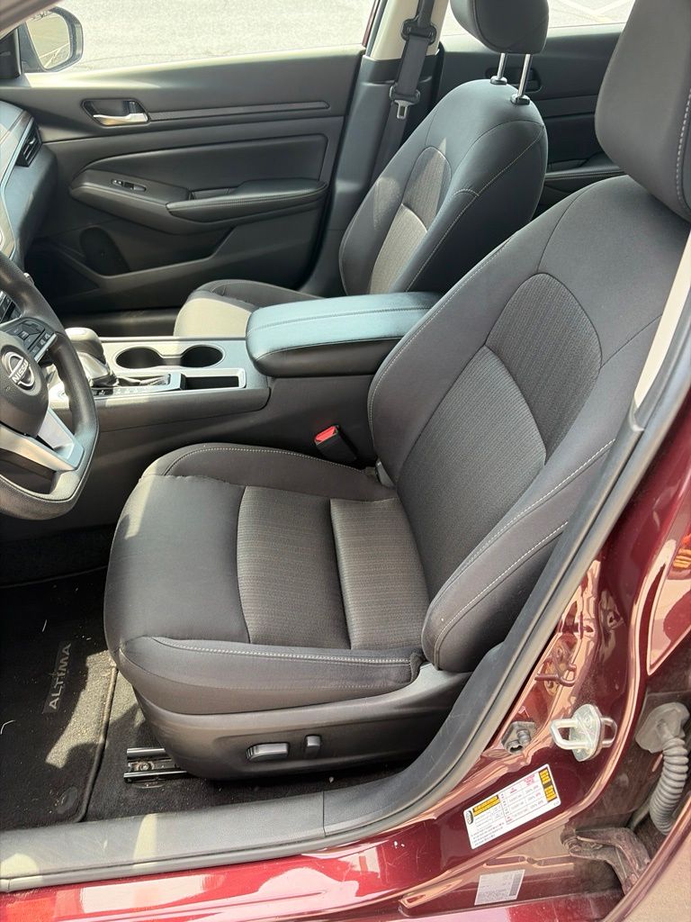 Used 2025 Nissan Altima Sedan