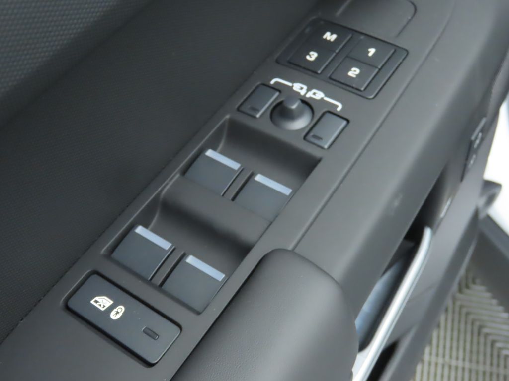 Thumbnail: 2025 Land Rover Defender - 25