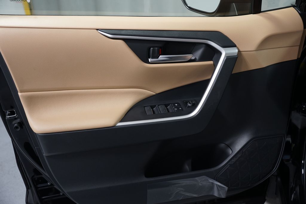 Thumbnail: 2025 Toyota RAV4 - 30