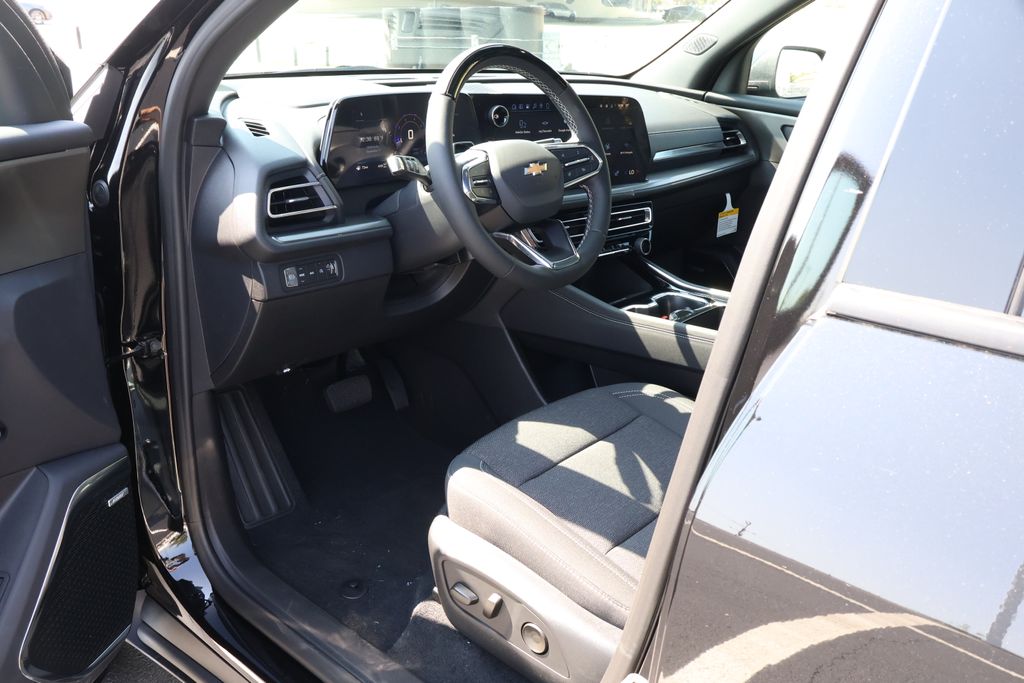 Thumbnail: 2026 Chevrolet Traverse - 12