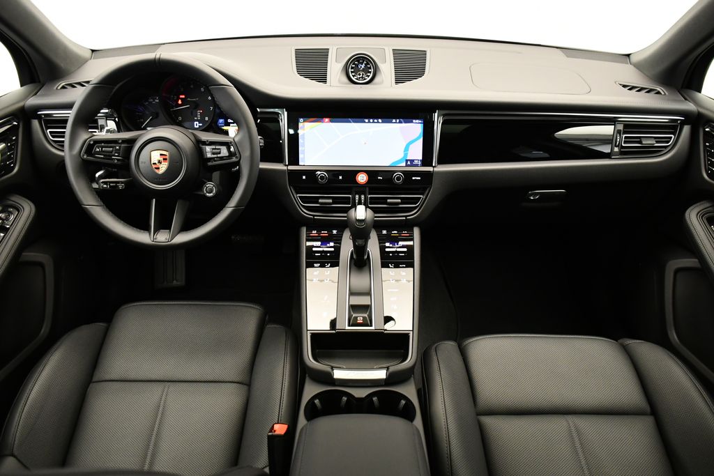 Thumbnail: 2026 Porsche Macan - 23