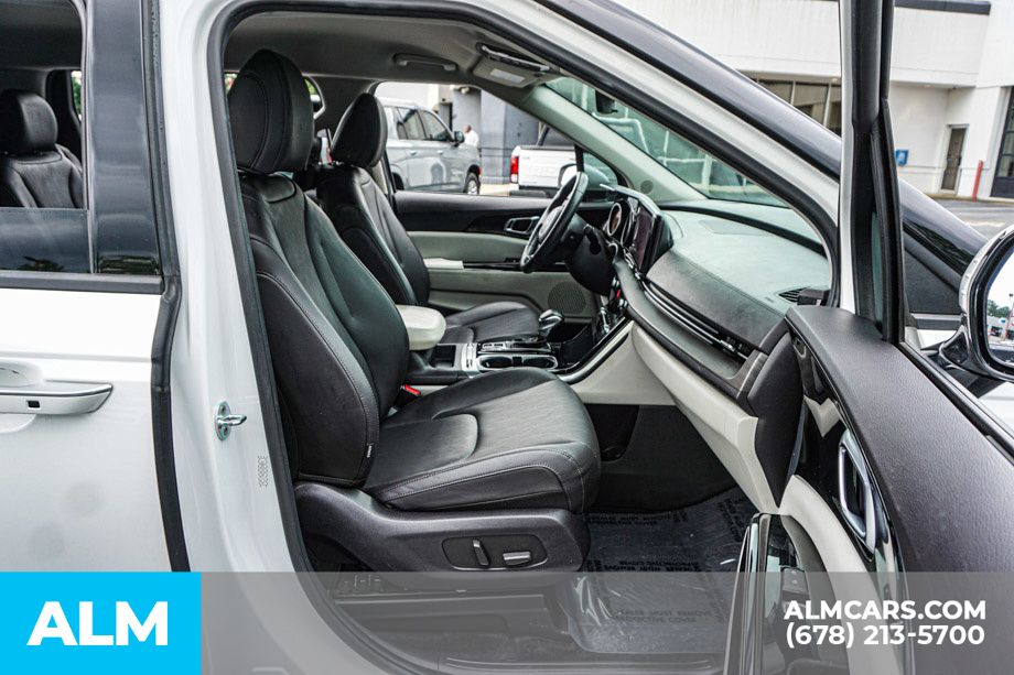 Used 2022 White Kia SX image 25