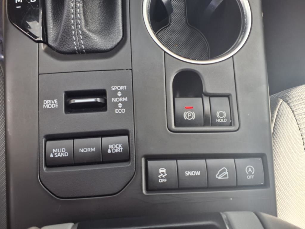 2022 Toyota Highlander LE photo 23