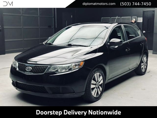Ebony Black Pearl 2013 Kia Forte5 Hatchback Front-Wheel Drive 6-Speed Automatic Overdrive
