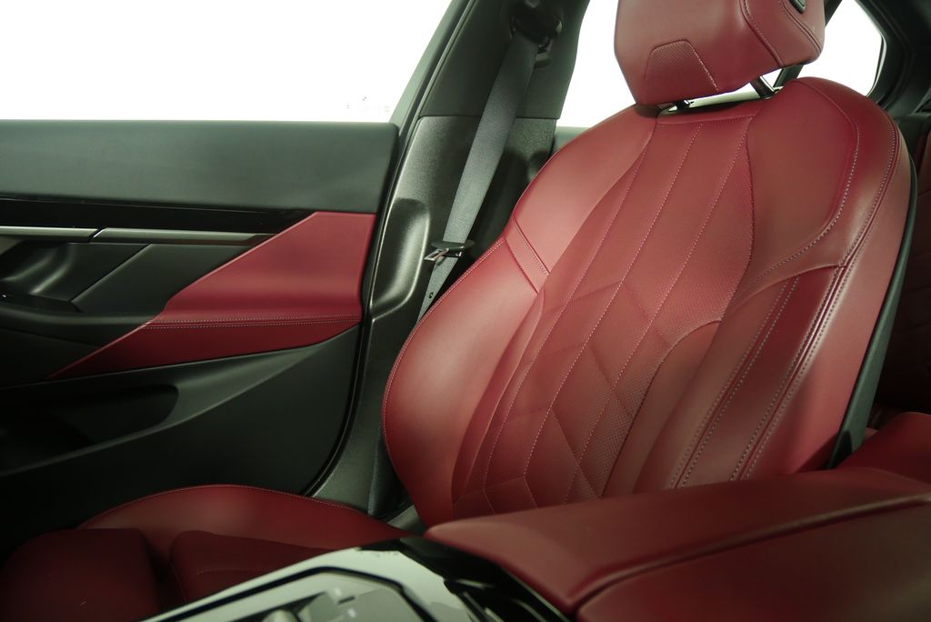 Thumbnail: 2025 BMW 5 Series - 27