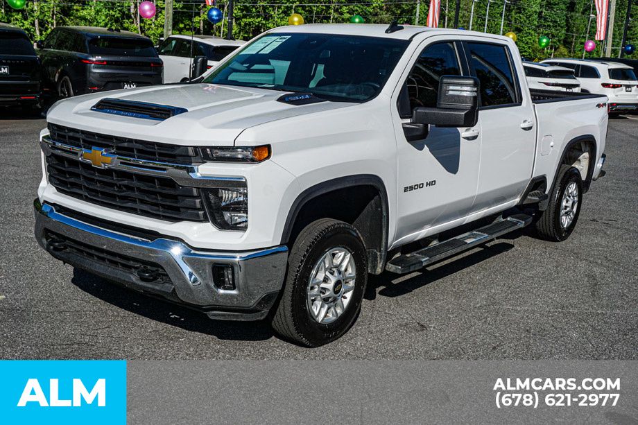 Used 2025 White Chevrolet LT image 14