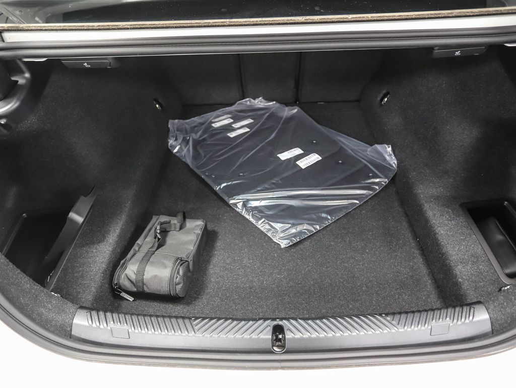 Thumbnail: 2025 BMW 5 Series - 22