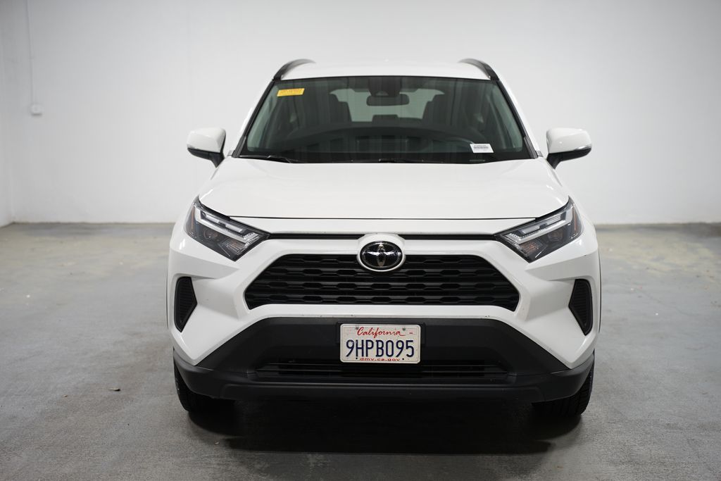 2023 Toyota RAV4 XLE 2