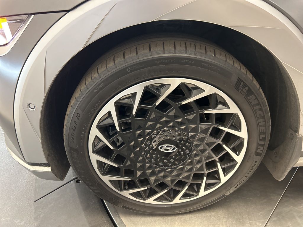 Thumbnail: 2023 Hyundai Ioniq 5 - 10