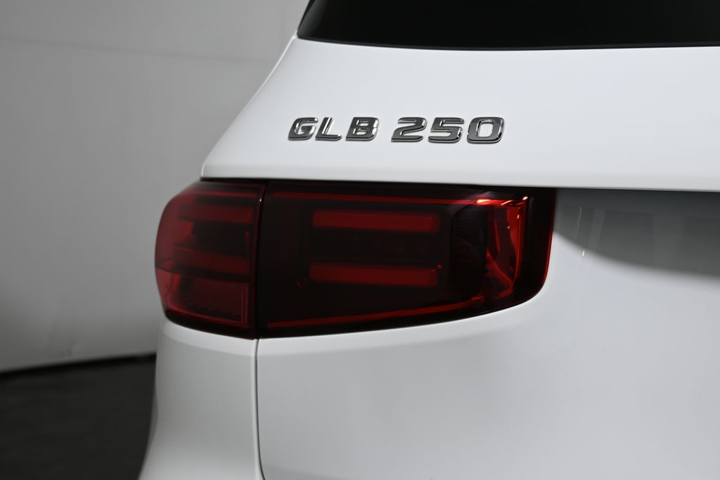 Thumbnail: 2025 Mercedes-Benz GLB - 12