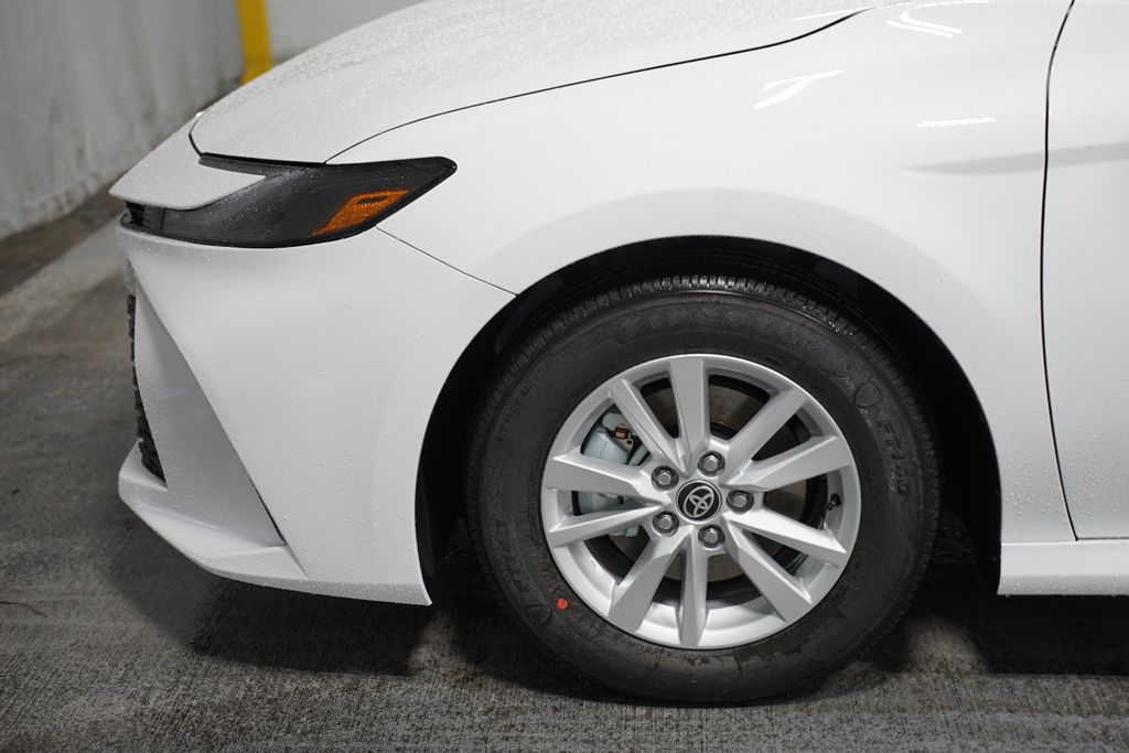 2025 Toyota Camry LE 5