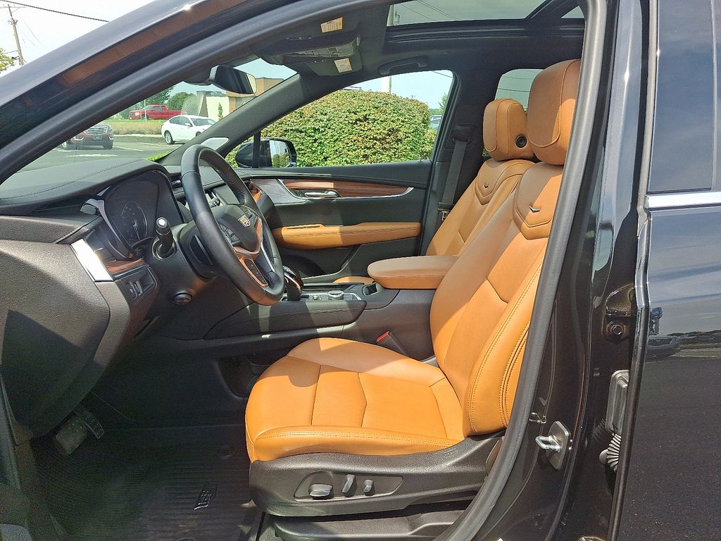 Thumbnail: 2024 Cadillac XT5 - 14
