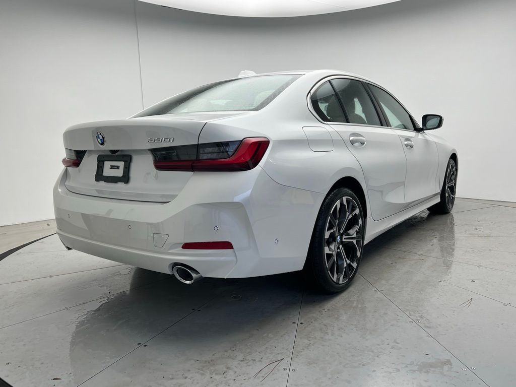 Thumbnail: 2026 BMW 3 Series - 3