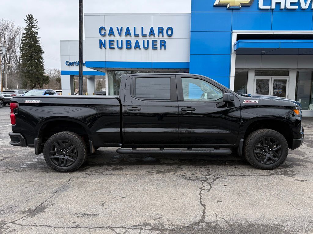 View vehicle photo 4