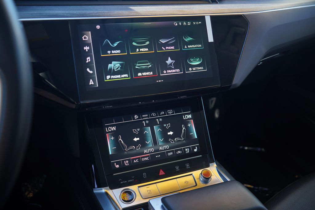 Thumbnail: 2024 Audi Q8 e-tron - 11