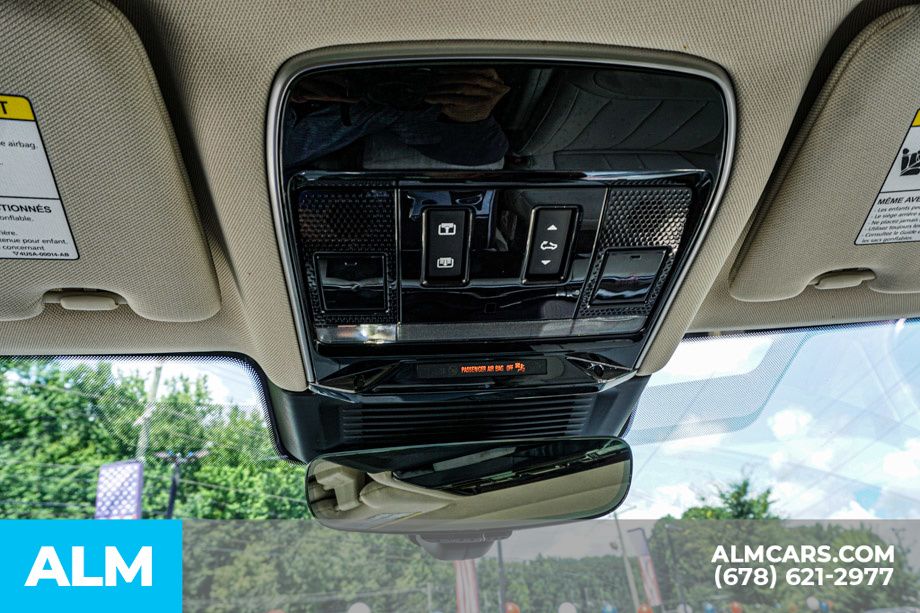 Used 2023 Blue Land Rover SE image 33