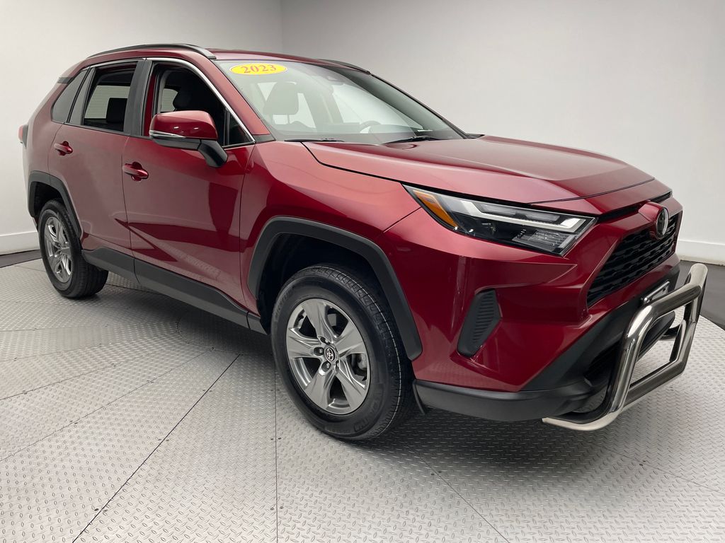 2023 Toyota RAV4 XLE 3