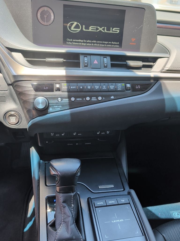 Thumbnail: 2021 Lexus ES - 3