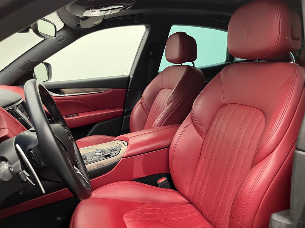2019 Maserati Levante S 8