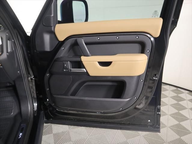 Thumbnail: 2025 Land Rover Defender - 26