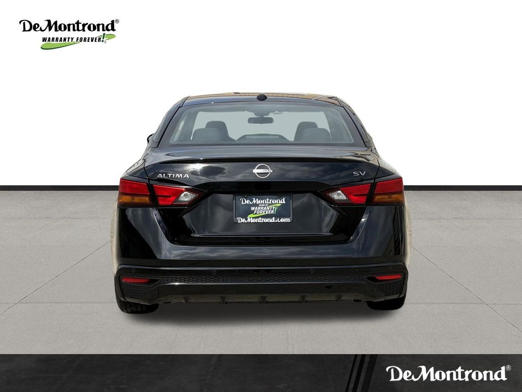 Used 2024 Super Black Clearcoat Nissan 2.5 SV image 6