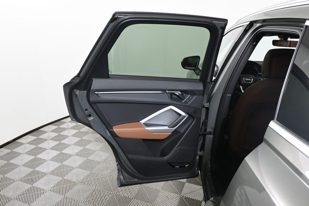 Thumbnail: 2025 Audi Q3 - 32