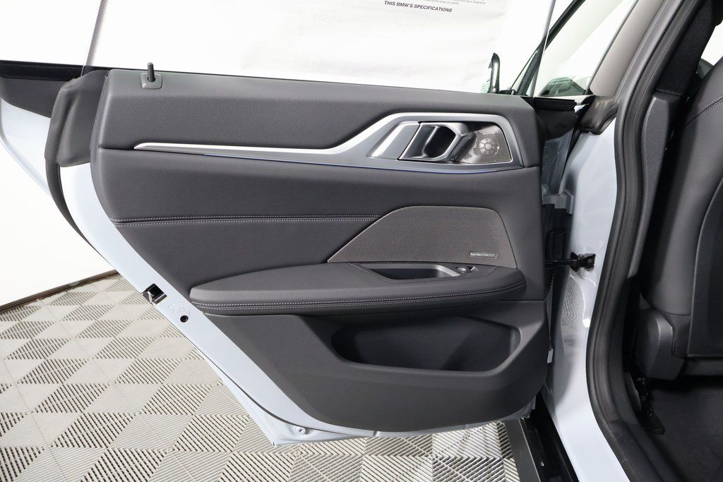 2025 BMW i4 eDrive40 8